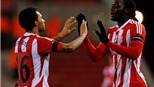 Kenwyne Jones đưa Stoke City vào vòng 1/16 Europa League